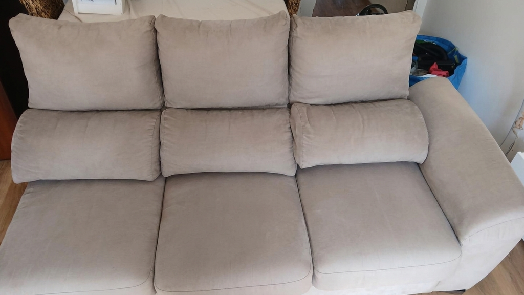 Sofá limpo e higienizado pela ProClean (Depois)
